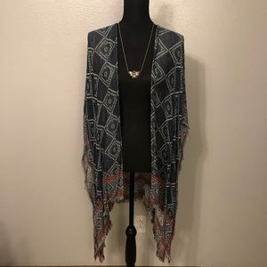 UO Reversible Kimono **FREE NECKLACE INCLUDED**